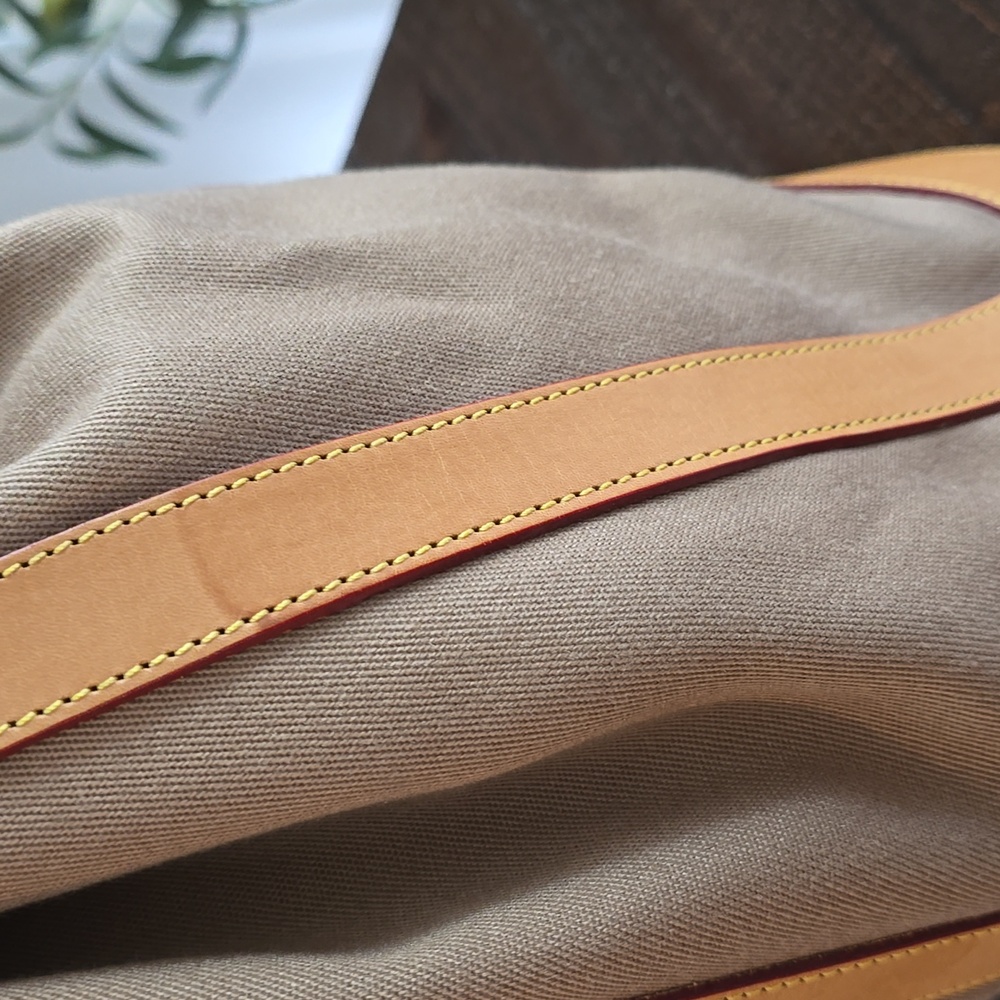 Dooney & Bourke Vintage  Bucket Bag Tan Brown Leather Drawstring Shoulder Bag - Picture 6 of 14